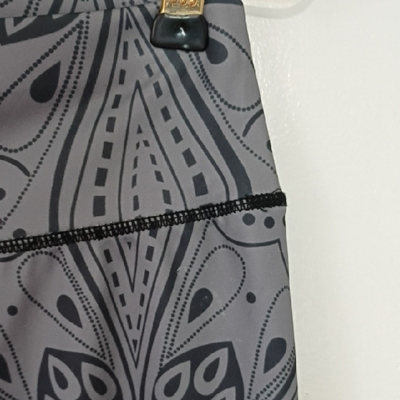 Women's Gray and Black Tree Pattern Leggings Size Medium Athletic Boho Hippie - Picture 6 of 11